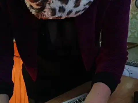 VeneRed online show from November 8, 2025, 7:08 am