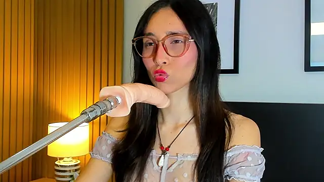 Snapshot of doll_bella_ chatting on July 5, 2026, 7:54 pm doll bella online show from July 5, 2026, 7:54 pm