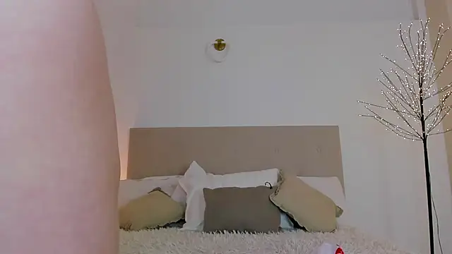 Snapshot of L1ittle_kitty_ chatting on February 5, 2025, 5:20 pm L1ittle kitty online show from February 5, 2025, 5:20 pm