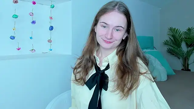 Snapshot of L1ittle_kitty_ chatting on November 19, 2025, 6:35 am L1ittle kitty online show from November 19, 2025, 6:35 am