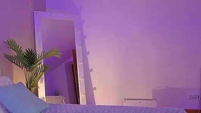 L1ittle kitty  online show from March 12, 2026, 6:19 am