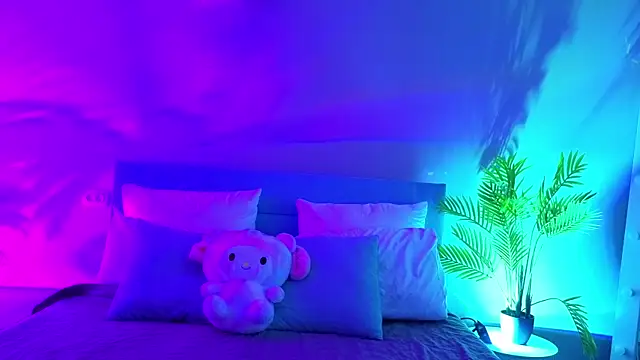 L1ittle kitty  online show from June 15, 2026, 5:31 am