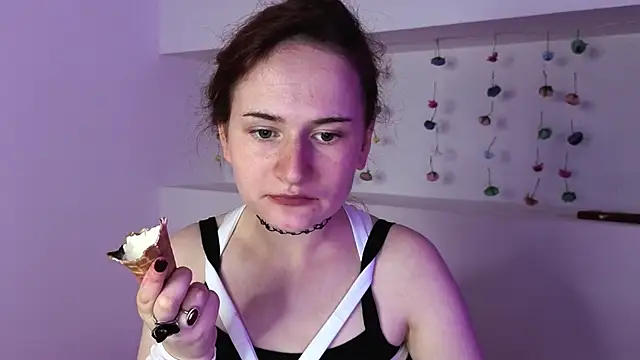 L1ittle kitty  online show from June 23, 2026, 5:27 am