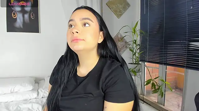 Snapshot of Cristal_Cutte chatting on December 21, 2024, 12:16 pm Cristal Cutte online show from December 21, 2024, 12:16 pm