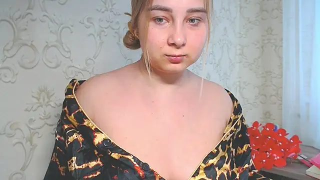 DolphinDreams online show from June 19, 2026, 9:02 am