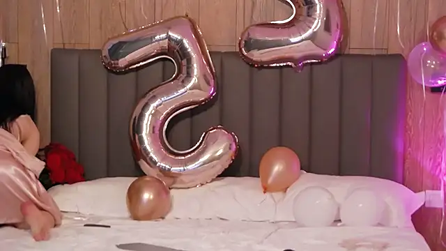 Snapshot of AllisonSky chatting on February 7, 2025, 1:43 pm AllisonSky online show from February 7, 2025, 1:43 pm