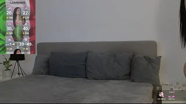 Snapshot of AllisonSky chatting on November 7, 2025, 1:44 pm AllisonSky online show from November 7, 2025, 1:44 pm