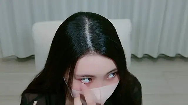 yuki room online show from September 28, 2025, 1:16 pm