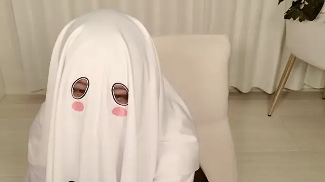 yuki room online show from October 31, 2025, 1:01 pm