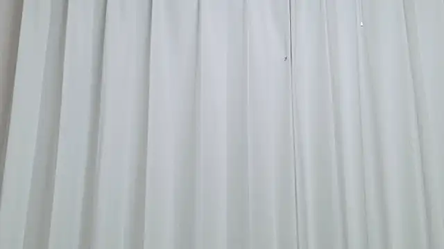 yuki room online show from November 13, 2025, 1:21 pm