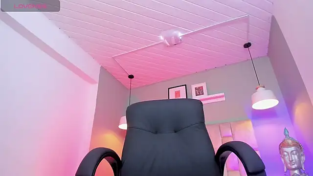 Lucy Williiams online show from February 25, 2026, 7:01 pm