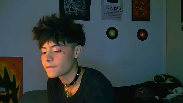 Snapshot of alex_one888 chatting on November 19, 2025, 10:43 pm alex one888 online show from November 19, 2025, 10:43 pm