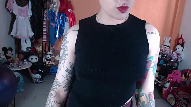 Snapshot of MissMiia2 chatting on June 14, 2026, 5:37 pm MissMiia2 online show from June 14, 2026, 5:37 pm