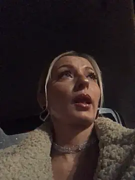 Snapshot of Diamond_Bunny_ chatting on December 21, 2024, 3:20 pm Diamond Bunny online show from December 21, 2024, 3:20 pm