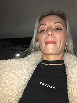 Snapshot of Diamond_Bunny_ chatting on December 25, 2024, 4:00 pm Diamond Bunny online show from December 25, 2024, 4:00 pm