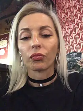 Snapshot of Diamond_Bunny_ chatting on January 7, 2025, 4:27 pm Diamond Bunny online show from January 7, 2025, 4:27 pm