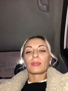 Snapshot of Diamond_Bunny_ chatting on January 14, 2025, 6:28 pm Diamond Bunny online show from January 14, 2025, 6:28 pm