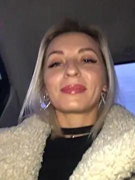 Snapshot of Diamond_Bunny_ chatting on January 18, 2025, 1:51 pm Diamond Bunny online show from January 18, 2025, 1:51 pm