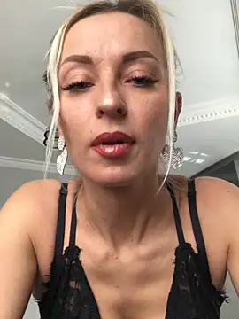 Snapshot of Diamond_Bunny_ chatting on February 4, 2025, 9:49 am Diamond Bunny online show from February 4, 2025, 9:49 am