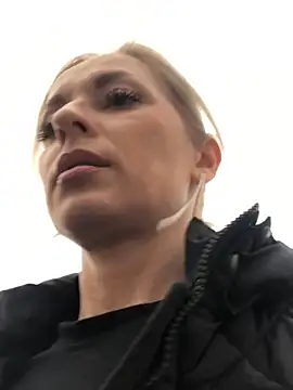 Snapshot of Diamond_Bunny_ chatting on February 4, 2025, 2:32 pm Diamond Bunny online show from February 4, 2025, 2:32 pm