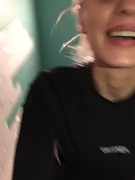 Snapshot of Diamond_Bunny_ chatting on February 4, 2025, 5:34 pm Diamond Bunny online show from February 4, 2025, 5:34 pm