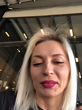 Snapshot of Diamond_Bunny_ chatting on February 5, 2025, 1:54 pm Diamond Bunny online show from February 5, 2025, 1:54 pm