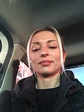 Snapshot of Diamond_Bunny_ chatting on February 6, 2025, 12:05 pm Diamond Bunny online show from February 6, 2025, 12:05 pm