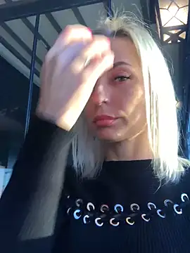 Snapshot of Diamond_Bunny_ chatting on February 8, 2025, 2:38 pm Diamond Bunny online show from February 8, 2025, 2:38 pm