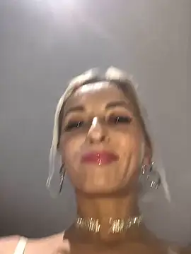 Snapshot of Diamond_Bunny_ chatting on February 19, 2025, 4:00 pm Diamond Bunny online show from February 19, 2025, 4:00 pm