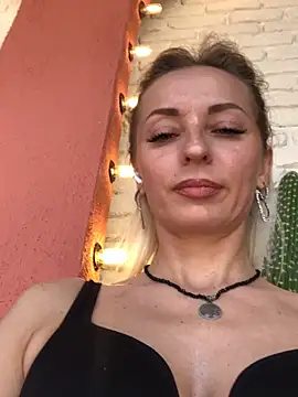 Snapshot of Diamond_Bunny_ chatting on March 14, 2025, 12:51 pm Diamond Bunny online show from March 14, 2025, 12:51 pm