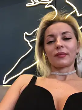 Snapshot of Diamond_Bunny_ chatting on March 15, 2025, 12:45 pm Diamond Bunny online show from March 15, 2025, 12:45 pm