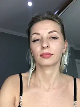 Snapshot of Diamond_Bunny_ chatting on March 19, 2025, 6:55 pm Diamond Bunny online show from March 19, 2025, 6:55 pm