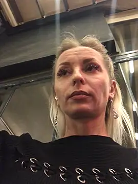 Snapshot of Diamond_Bunny_ chatting on March 21, 2025, 4:51 pm Diamond Bunny online show from March 21, 2025, 4:51 pm