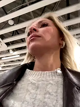 Snapshot of Diamond_Bunny_ chatting on November 14, 2025, 12:48 pm Diamond Bunny online show from November 14, 2025, 12:48 pm