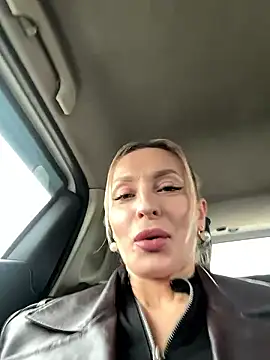 Diamond Bunny  online show from January 10, 2026, 11:23 am