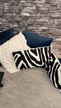 krysstal003 online show from May 18, 2026, 4:57 pm