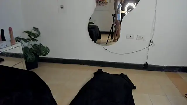 Milanxht online show from March 18, 2025, 9:32 pm