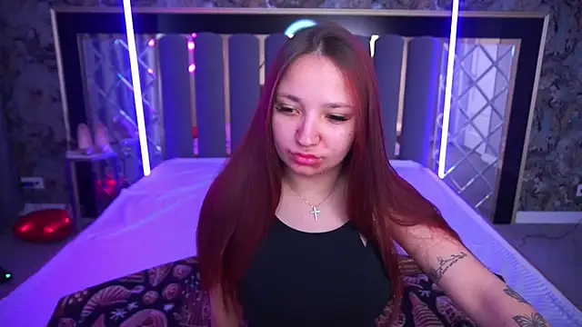 ElysLunar online show from April 17, 2026, 5:32 am