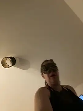 Lyannabuena69 online show from February 28, 2026, 12:33 am