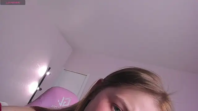 Colleen Blake online show from November 28, 2025, 5:04 pm