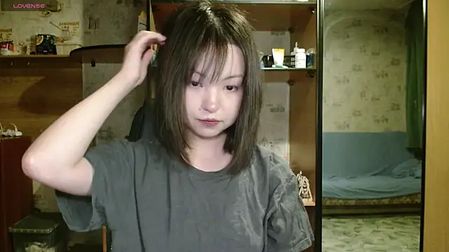 Snapshot of lalallalalaa- chatting on December 4, 2025, 2:15 pm lalallalalaa- online show from December 4, 2025, 2:15 pm