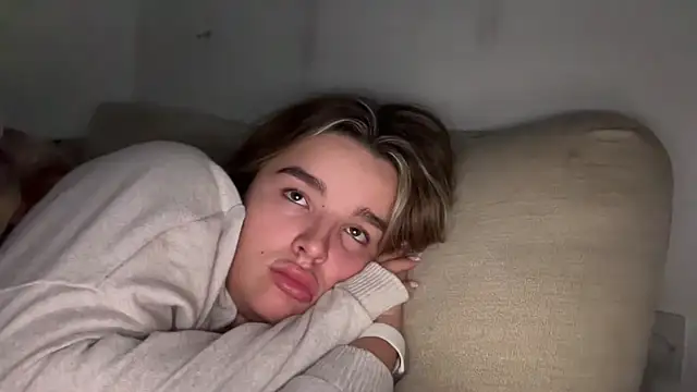 Snapshot of maisiesmithx chatting on November 2, 2025, 6:43 pm maisiesmithx online show from November 2, 2025, 6:43 pm