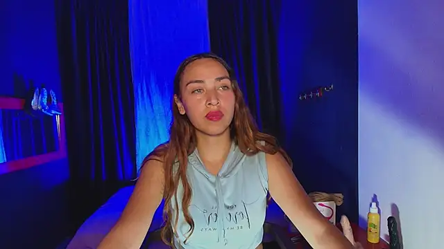 Snapshot of DevoniCollins chatting on January 13, 2025, 7:53 pm DevoniCollins online show from January 13, 2025, 7:53 pm