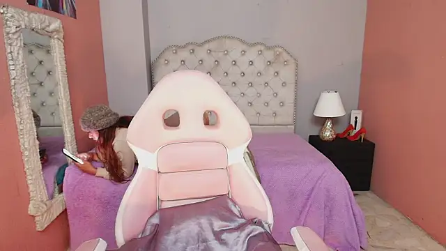 Snapshot of DevoniCollins chatting on February 13, 2025, 11:26 pm DevoniCollins online show from February 13, 2025, 11:26 pm