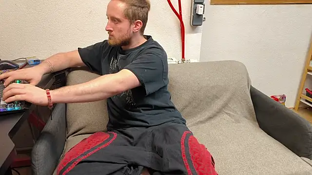 DrownMentallyyy online show from February 18, 2025, 9:53 pm