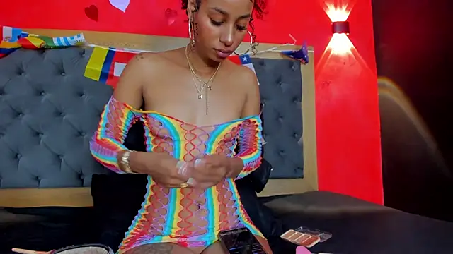 Snapshot of YayaHilton chatting on June 27, 2026, 5:56 am YayaHilton online show from June 27, 2026, 5:56 am