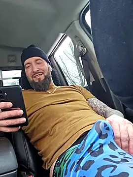 Snapshot of Beardedtattood chatting on March 6, 2025, 5:11 pm Beardedtattood online show from March 6, 2025, 5:11 pm