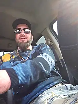 Snapshot of Beardedtattood chatting on March 12, 2025, 3:51 pm Beardedtattood online show from March 12, 2025, 3:51 pm