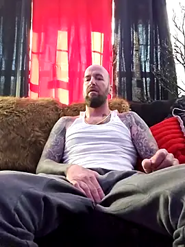 Snapshot of Beardedtattood chatting on March 21, 2025, 2:40 pm Beardedtattood online show from March 21, 2025, 2:40 pm