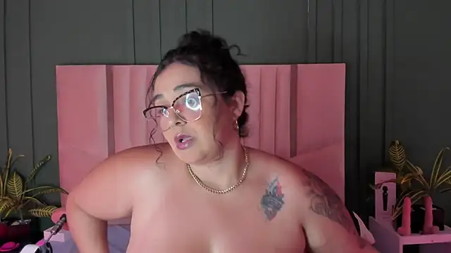 Reginavegaa online show from March 3, 2025, 5:18 pm